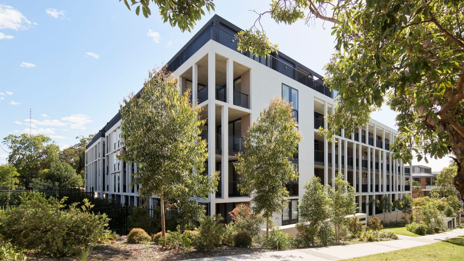 00_8576resmulti_LUNAR_Rothelowman_AnsonSmart.LINKEDIN